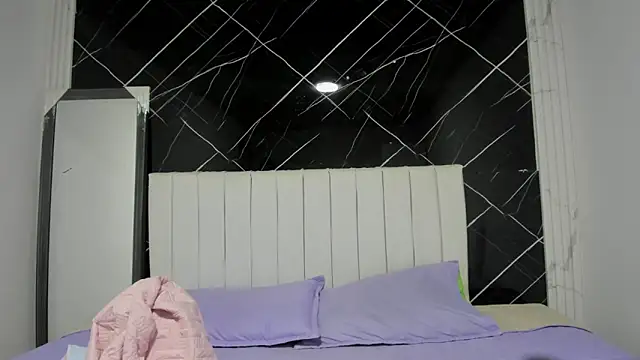 shirley hott online show from November 11, 2025, 4:29 pm