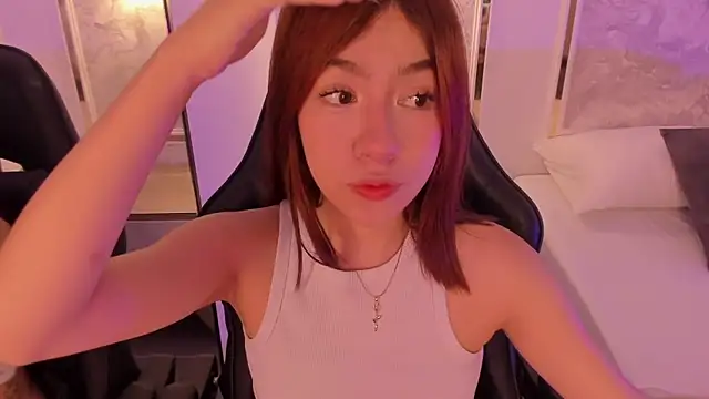 doll eyees  online show from September 30, 2025, 7:24 am