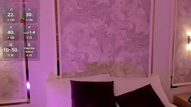 doll eyees  online show from November 4, 2025, 2:21 am