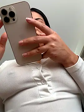 Snapshot of Lu090_ chatting on September 15, 2025, 3:01 pm Lu090 online show from September 15, 2025, 3:01 pm