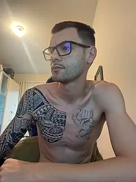 Leonsouzaof online show from December 2, 2025, 10:53 am