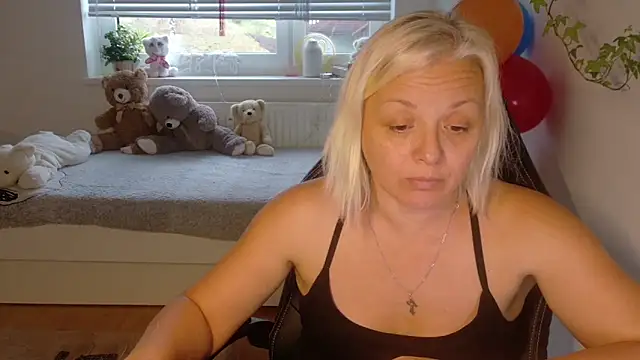 Linsy Kim online show from December 17, 2025, 2:45 pm