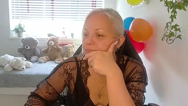 Linsy Kim online show from December 22, 2025, 9:17 am