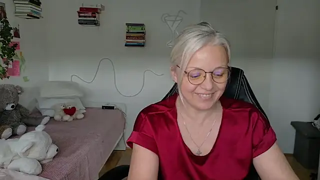 Linsy Kim online show from April 15, 2026, 2:02 pm