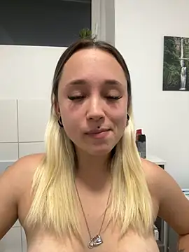 Snapshot of stelli_99 chatting on October 9, 2025, 5:55 pm stelli 99 online show from October 9, 2025, 5:55 pm