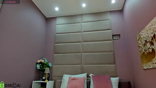 Adeline Perle online show from October 4, 2025, 1:03 am