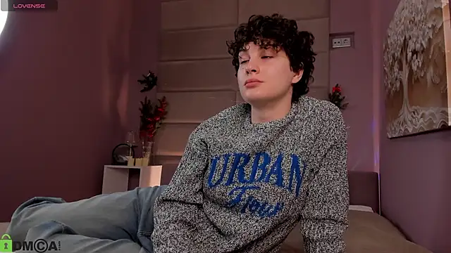 Adeline Perle online show from January 17, 2026, 2:49 am