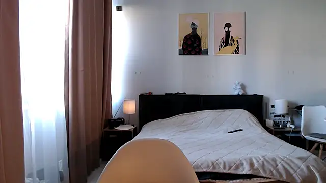 VivianCoke online show from March 4, 2026, 9:15 am