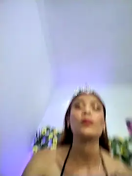 dulcelatin21 online show from October 20, 2025, 9:48 pm