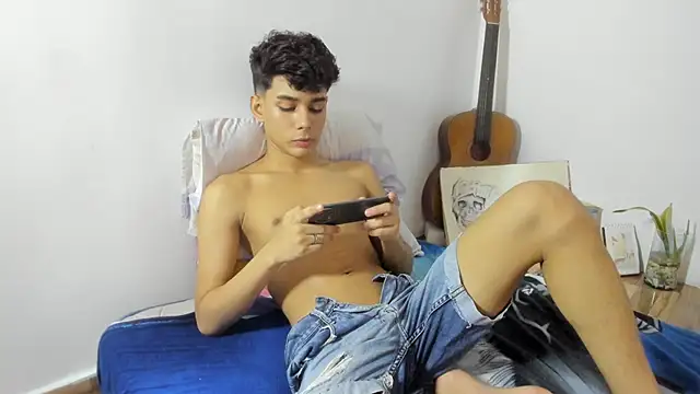 Snapshot of AliottTwink chatting on September 14, 2025, 2:54 am AliottTwink online show from September 14, 2025, 2:54 am