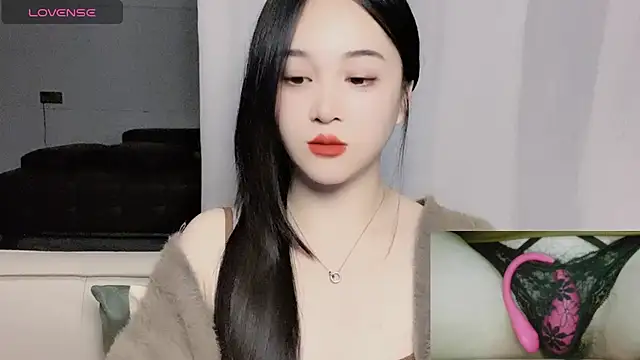 woaiqinqin online show from December 18, 2025, 4:02 pm