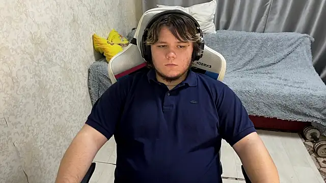 Snapshot of desiredude9 chatting on September 22, 2025, 6:43 pm desiredude9 online show from September 22, 2025, 6:43 pm