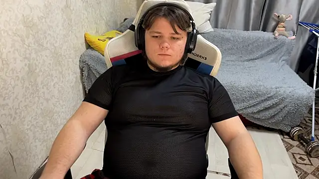 Snapshot of desiredude9 chatting on October 4, 2025, 4:38 pm desiredude9 online show from October 4, 2025, 4:38 pm