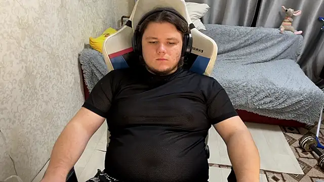 Snapshot of desiredude9 chatting on October 7, 2025, 5:43 pm desiredude9 online show from October 7, 2025, 5:43 pm