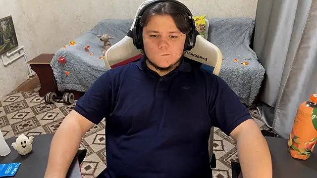 Snapshot of desiredude9 chatting on October 17, 2025, 7:05 pm desiredude9 online show from October 17, 2025, 7:05 pm