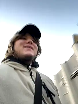 Snapshot of desiredude9 chatting on October 18, 2025, 11:00 am desiredude9 online show from October 18, 2025, 11:00 am