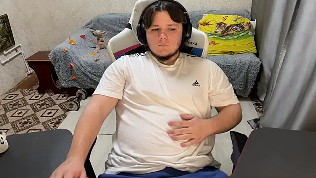 Snapshot of desiredude9 chatting on October 20, 2025, 6:52 pm desiredude9 online show from October 20, 2025, 6:52 pm