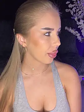 AubrieleRouj1 online show from March 26, 2026, 5:18 pm