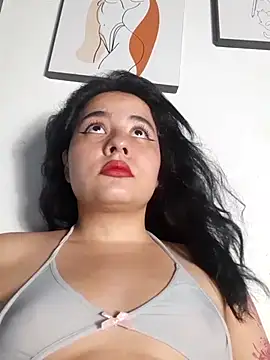 Snapshot of Yuli-27 chatting on November 3, 2025, 2:13 am Yuli-27 online show from November 3, 2025, 2:13 am