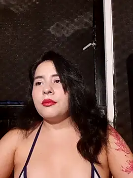 Snapshot of Yuli-27 chatting on November 21, 2025, 10:52 pm Yuli-27 online show from November 21, 2025, 10:52 pm