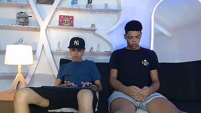 PRETTY FEM online show from September 23, 2025, 1:14 pm