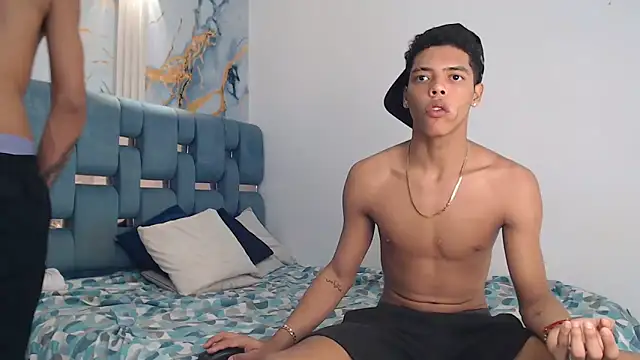 PRETTY FEM online show from March 4, 2026, 1:44 am