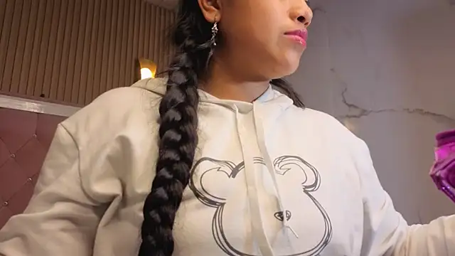 Victoria b  online show from November 8, 2025, 8:18 pm