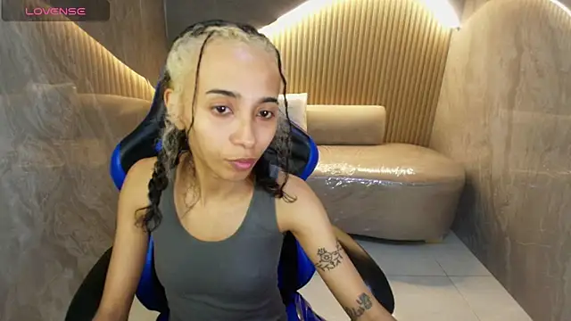 Snapshot of Agnis_ink_r chatting on October 8, 2025, 3:04 am Agnis ink r online show from October 8, 2025, 3:04 am