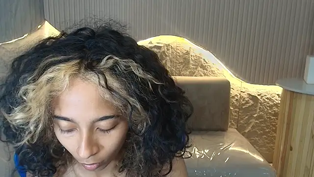 Snapshot of Agnis_ink_r chatting on October 27, 2025, 12:53 pm Agnis ink r online show from October 27, 2025, 12:53 pm