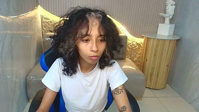 Snapshot of Agnis_ink_r chatting on November 27, 2025, 1:24 pm Agnis ink r online show from November 27, 2025, 1:24 pm