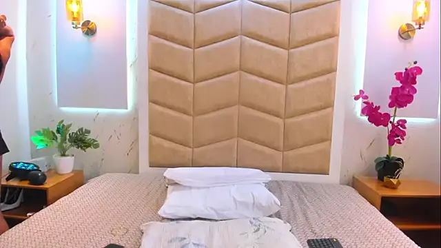 JanexHope online show from November 16, 2025, 4:12 pm