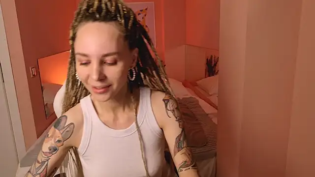 MiaGraham1 online show from November 6, 2025, 8:21 pm