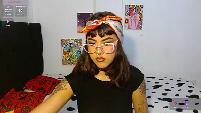 Snapshot of Divinejewel444 chatting on October 27, 2025, 7:45 am Divinejewel444 online show from October 27, 2025, 7:45 am