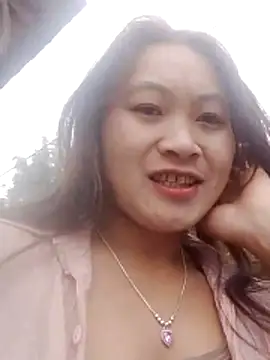 lusy-bae online show from November 22, 2025, 2:21 am