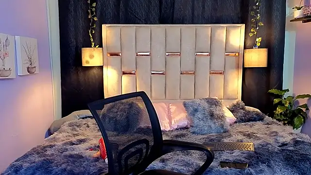 melody-rouss online show from September 20, 2025, 3:51 am