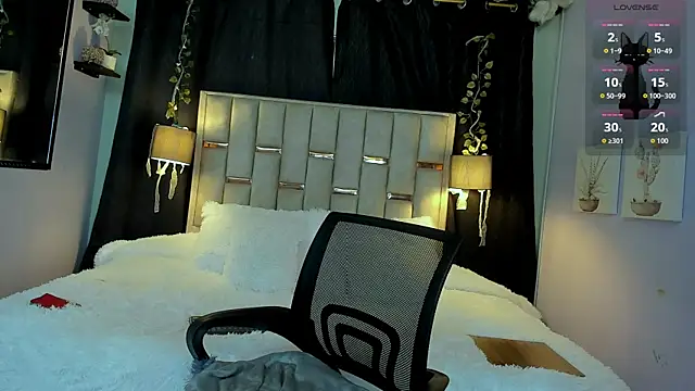 melody-rouss online show from November 3, 2025, 3:08 am