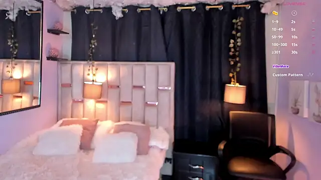 melody-rouss online show from November 28, 2025, 3:09 am