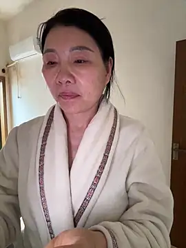 xiiuuff18 online show from March 31, 2026, 11:38 pm