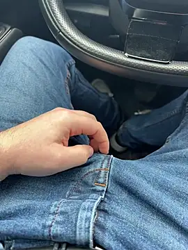 Snapshot of Dmnk2011 chatting on March 25, 2026, 9:15 am Dmnk2011 online show from March 25, 2026, 9:15 am