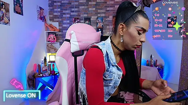 Starhott  online show from September 23, 2025, 7:06 pm