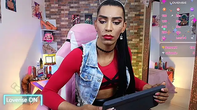 Starhott  online show from September 24, 2025, 7:12 am