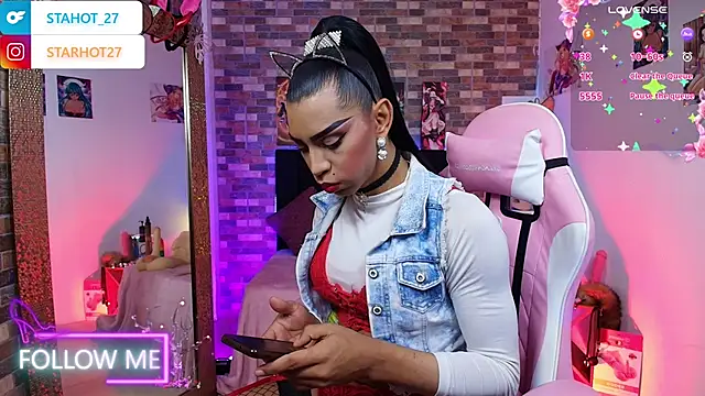 Starhott  online show from October 4, 2025, 2:15 pm