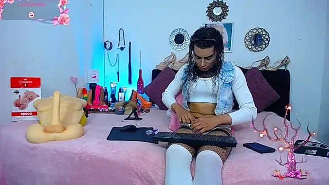 Starhott  online show from October 17, 2025, 11:13 am