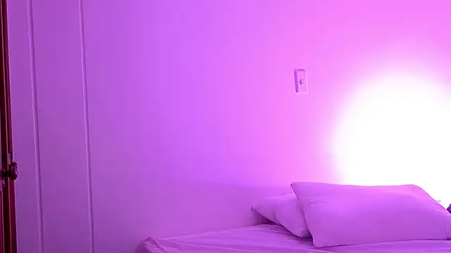 Snapshot of MoraInFire chatting on October 31, 2025, 12:55 am MoraInFire online show from October 31, 2025, 12:55 am