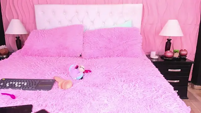 Dulceemia  online show from September 30, 2025, 7:52 pm