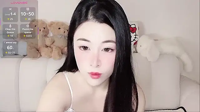 LuLu-Moon online show from November 4, 2025, 8:08 pm