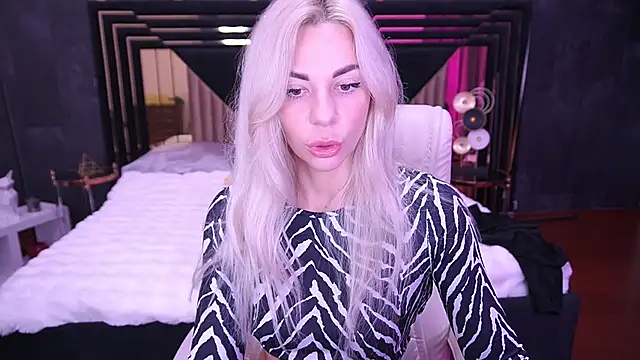 BellaRayyy online show from November 23, 2025, 9:03 pm