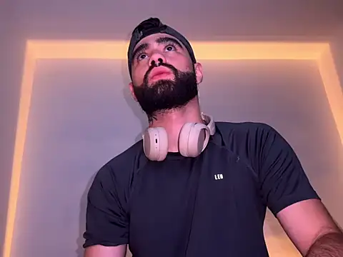 Snapshot of zack_sullivan22 chatting on September 24, 2025, 1:53 am zack sullivan22 online show from September 24, 2025, 1:53 am