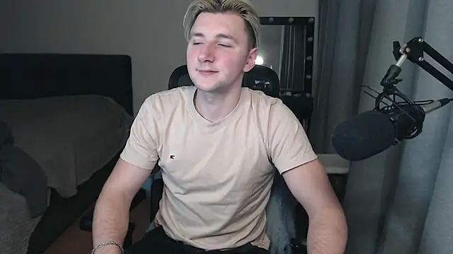 Snapshot of Elvin_Vaenight chatting on November 2, 2025, 10:56 pm Elvin Vaenight online show from November 2, 2025, 10:56 pm