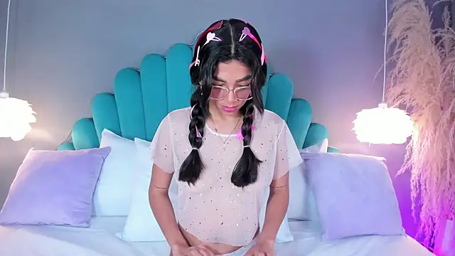 AlassiaHocthner online show from October 9, 2025, 11:41 am